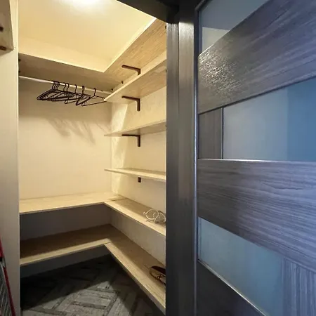 вікторія гарденс Apartment